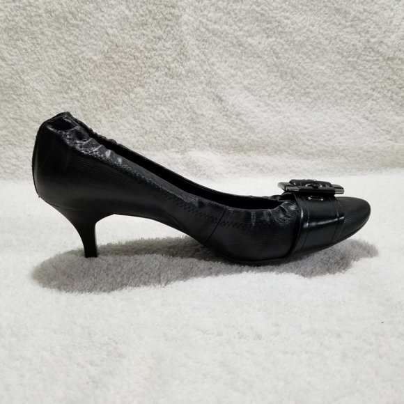 Nine West black low heels with buckle - Picture 1 of 8